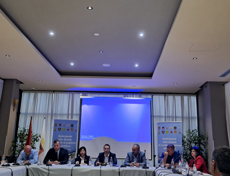 Takim në Vlorë “Bashkëpunimi midis Qarqeve në kuadër të Projekteve Ndërkufitare”