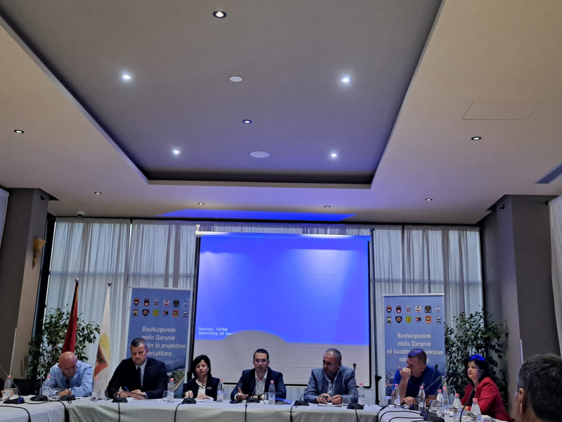 Takim në Vlorë “Bashkëpunimi midis Qarqeve në kuadër të Projekteve Ndërkufitare”